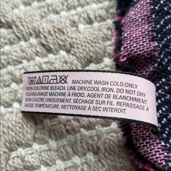 Victoria’s Secret Striped Beach Towel - Picture 4 of 8